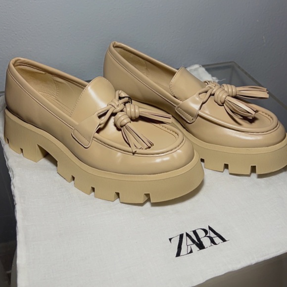 Buckle Loafers With Tassels - Picture 2 of 3